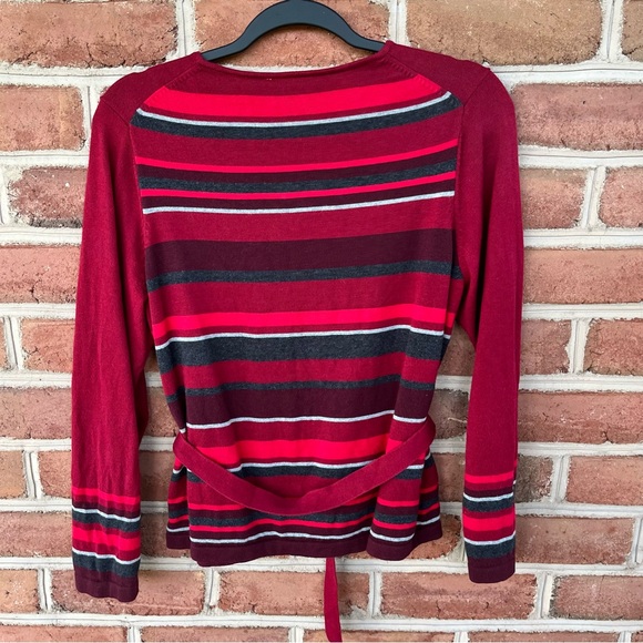Beautiful light weight striped sweater. Petite Medium - Picture 2 of 7